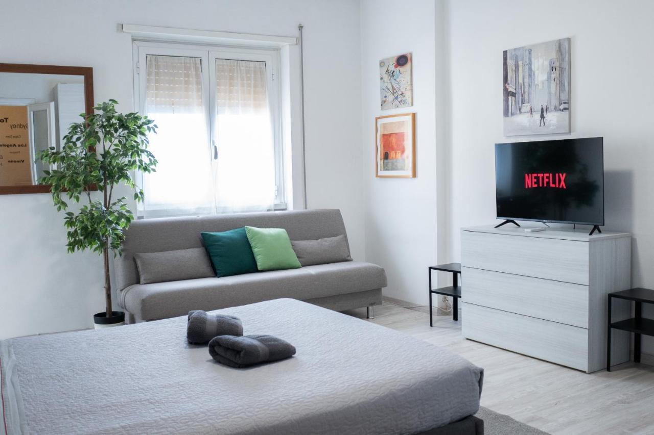 Nonna Pina Guest House [Moderno Appartamento vicino Metro A]Wifi,Netflix Roma Exterior foto